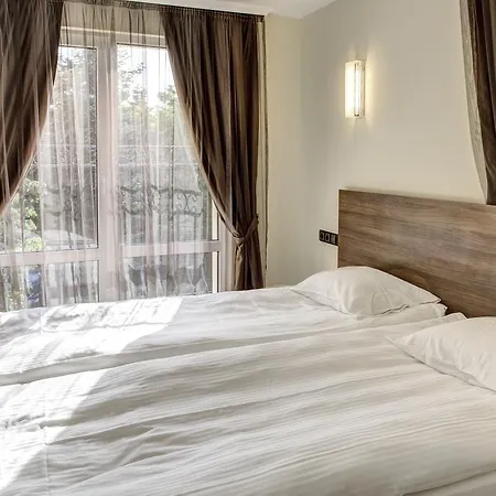 ダッチェス ホテル 3*