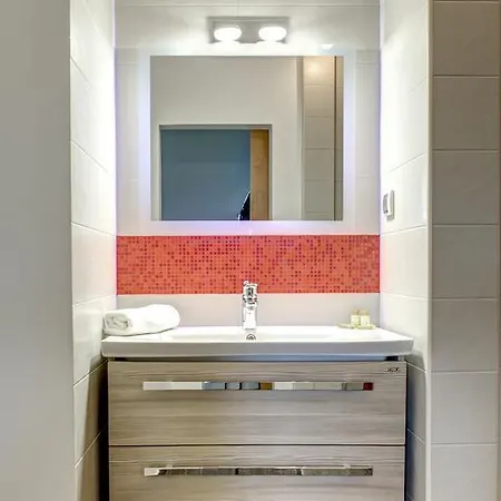 ダッチェス ホテル 3*