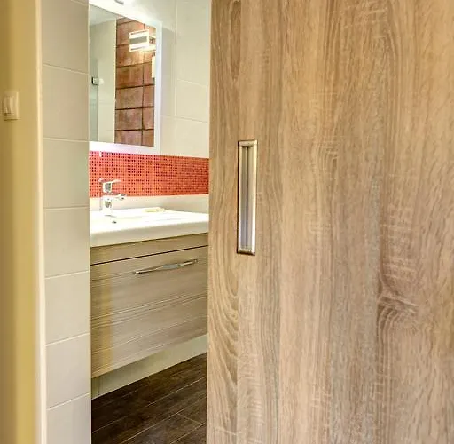 ダッチェス ホテル 3*